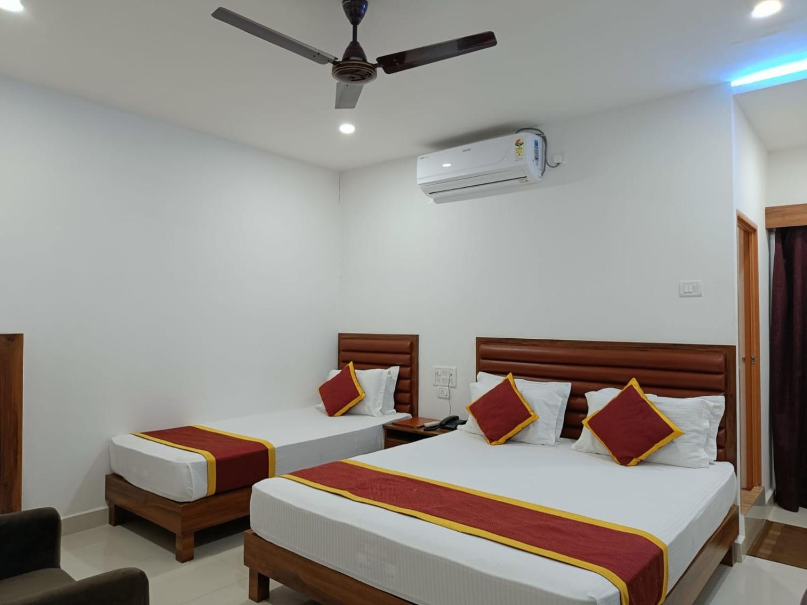 Hotel Executive Inn Hailakandi Экстерьер фото